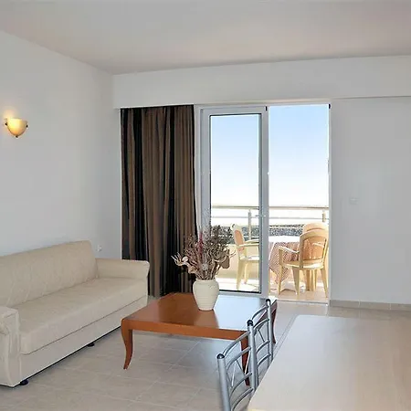 Emerald Aparthotel 3*